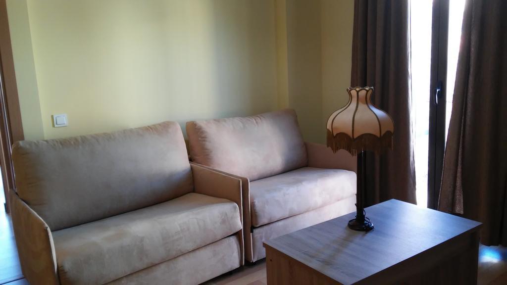 Apartamentos Turisticos La Garza Caces Exteriör bild