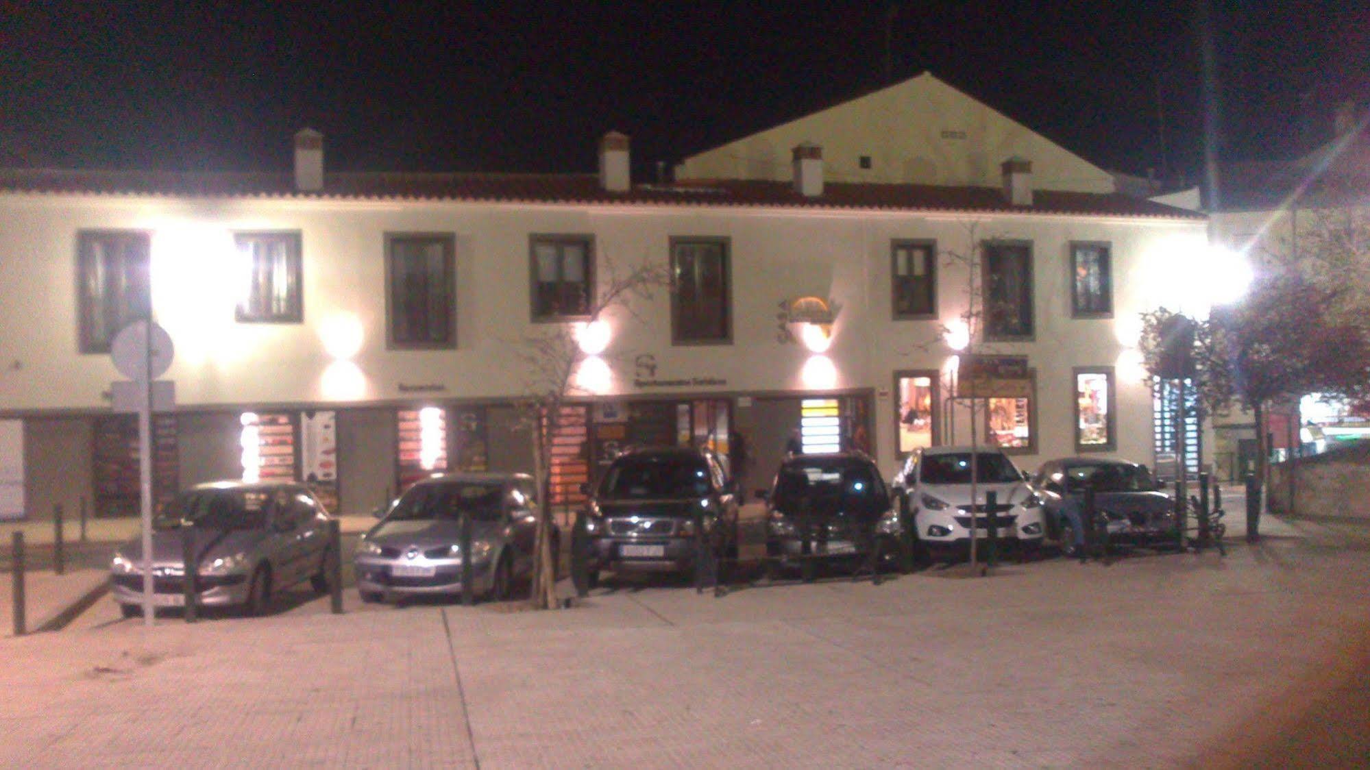 Apartamentos Turisticos La Garza Caces Exteriör bild